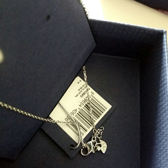 Swarovski crystal bow pendant - Picture 3 of 6